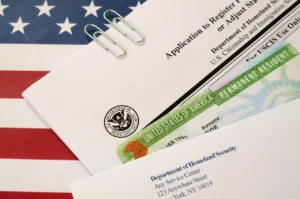 What is the Difference Between a Green Card and a Visa?